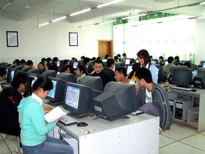 信息技術(shù)在小學(xué)英語(yǔ)教學(xué)中的創(chuàng)新應(yīng)用與網(wǎng)絡(luò)信息技術(shù)的開(kāi)發(fā)